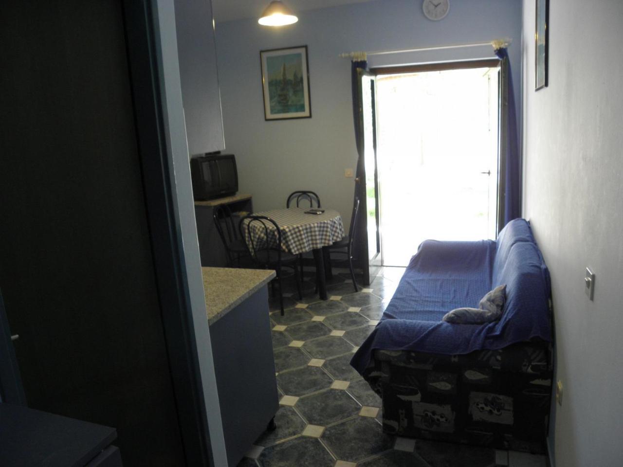 Apartments Brane - 180M To The Sea Vrsi Exterior photo